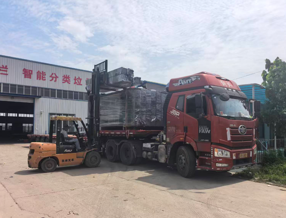 第二批次候车亭装车